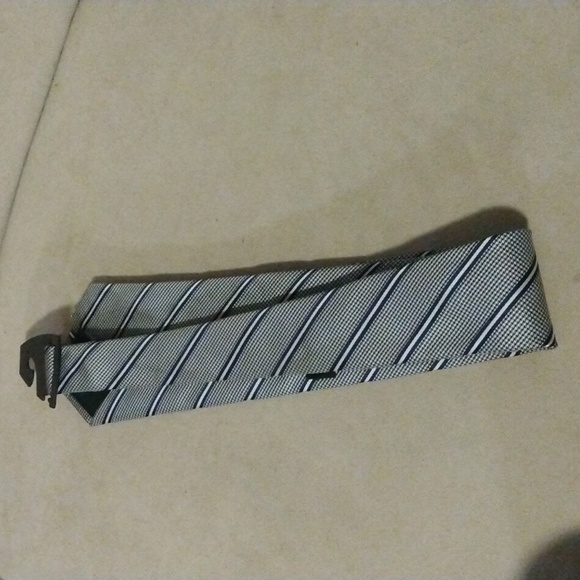 Lauren Ralph Lauren 100% Silk Tie - Picture 2 of 5